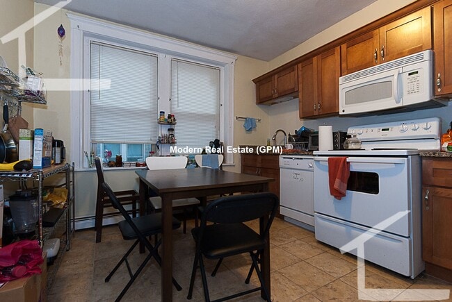 Check out this 2 bed 1 bath in Brighton... - Check out this 2 bed 1 bath in Brighton...