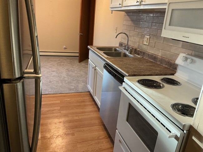 Photo - Spacious 2BR/1.5BA 2nd Floor Apartment in Brown Deer – Heat & Hot Water Included, Pool & Undergro... Unidad 213