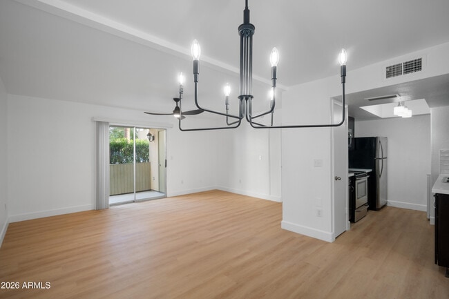 Building Photo - 729 W Coolidge St Unit 104