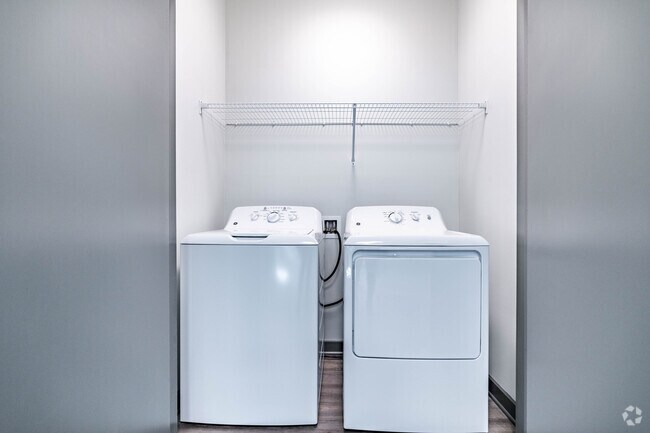 2BR, 2BA - 925SF - Laundry