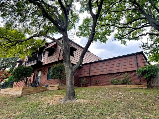Photo - 2058 Owasso St