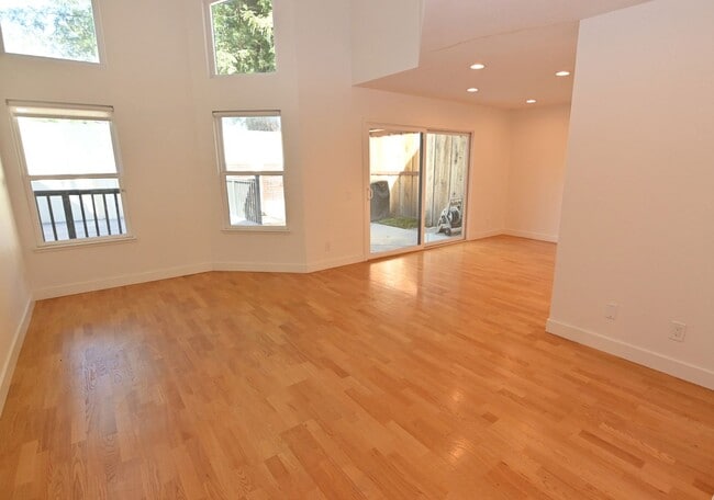 Photo - Available now 3/2.5, desireable neighborhood of Capistrano Community.