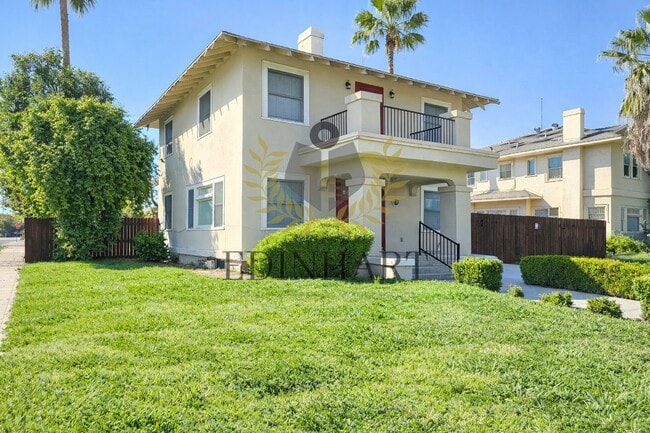 Photo - 1105 N College Ave