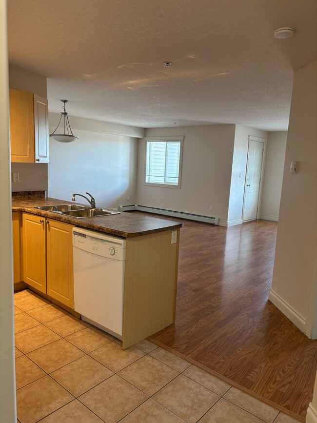 Photo - Mainstreet Manor 4910 50 St Unit MM-203