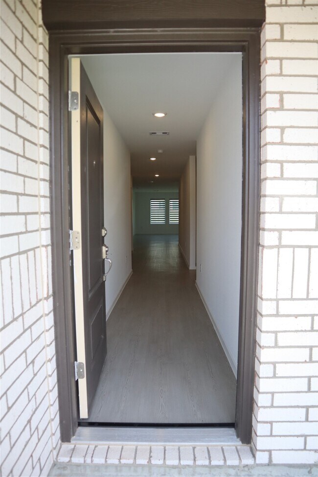Photo - 216 Lantana Ln