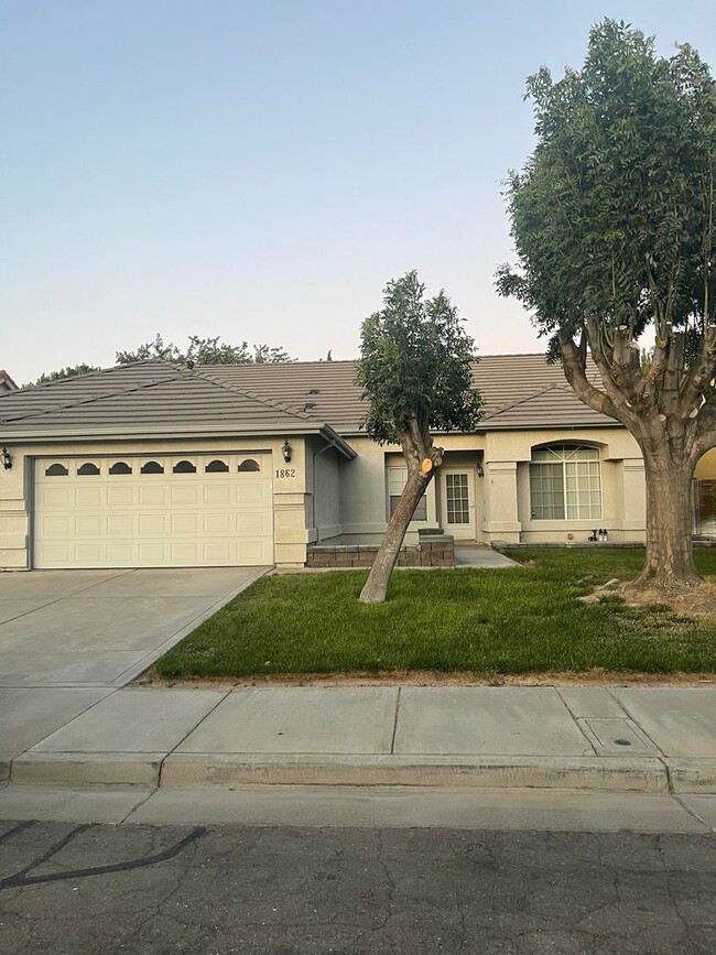 Building Photo - Beautiful 3-Bedroom, 2-Bath Single-Story Home