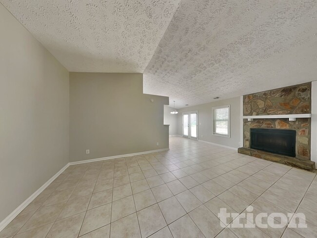 Photo - 811 Riverstone Ln