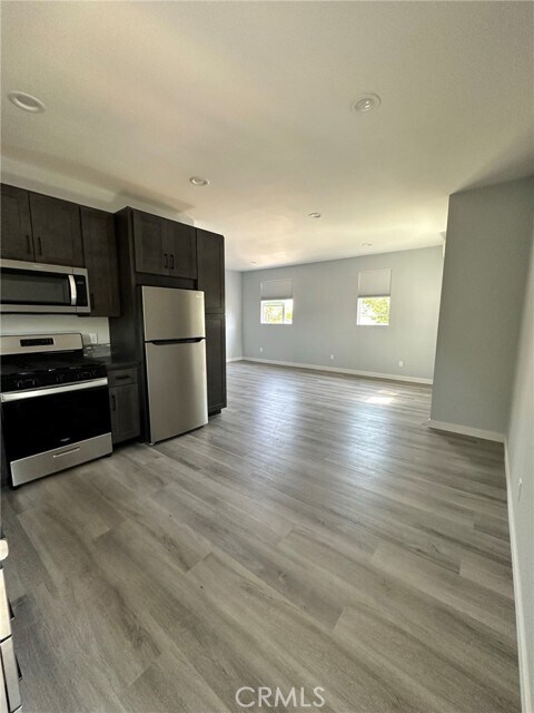 Photo - 331 E Ellis Ave