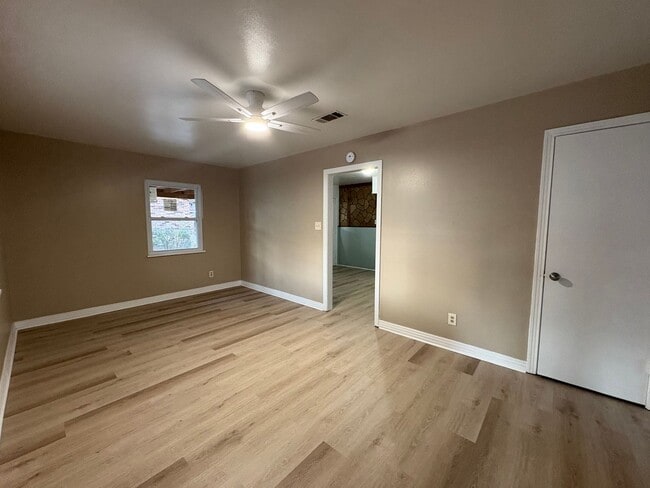 Photo - Amazing 4 bedroom/2 bath Home with Fireplace and Central Air & Heat!