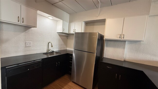 Building Photo - 5400 Memorial Dr Unit 411