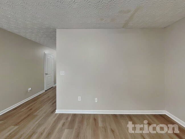 Photo - 1740 Formosa Ln