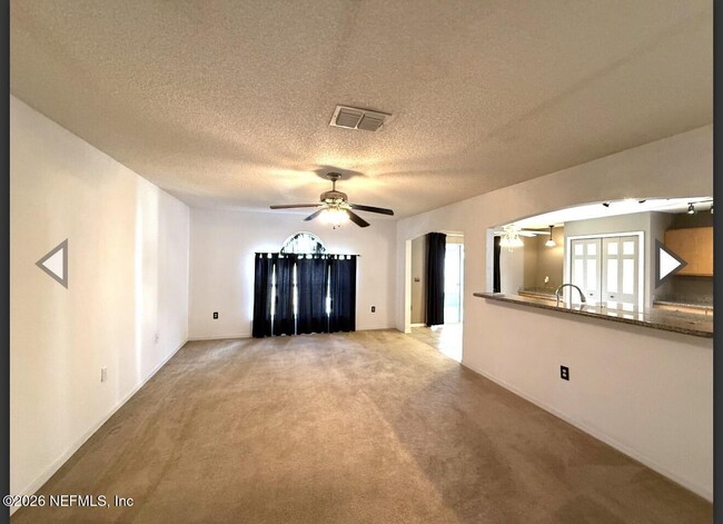 Photo - 6874 Playpark Trail W