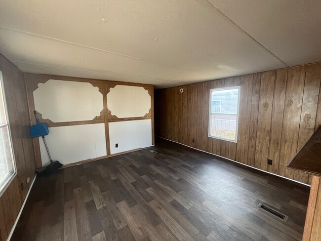 Photo - 109 Embert Ln