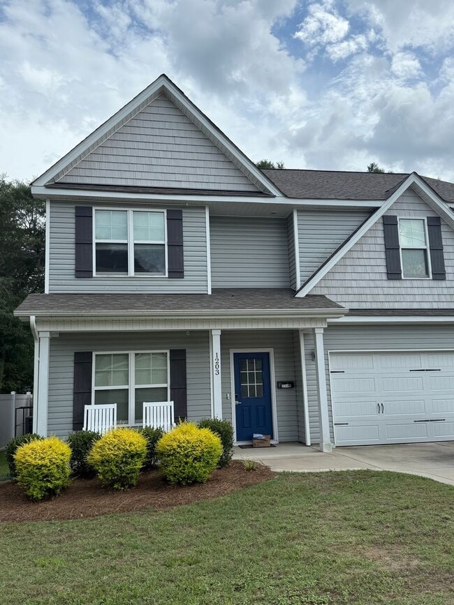 Beautiful 4-Bedroom House - Beautiful 4-Bedroom House