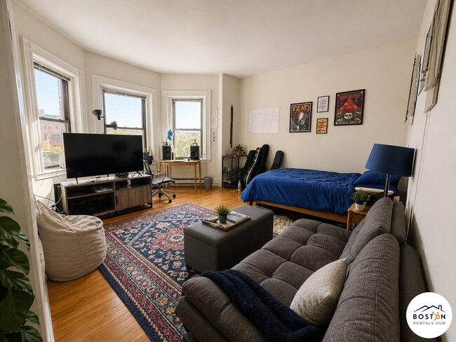 Building Photo - 905 Beacon St Unit 6