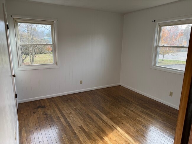 Back bedroom - 117 Franklin St Unit #201