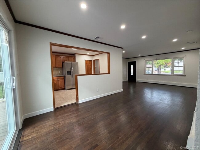 53 Longworth Ave
