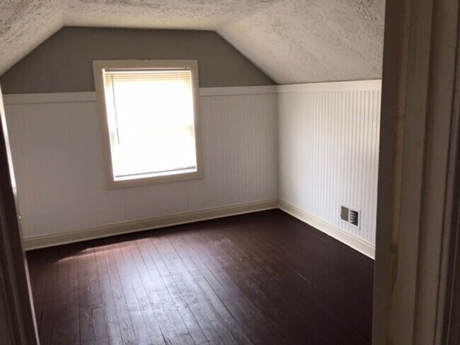 Photo - Nice 3 bedroom one bath in the southend