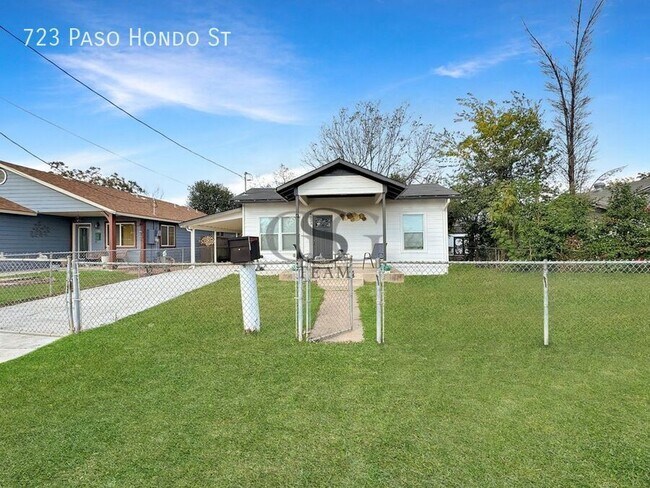 Building Photo - 723 Paso Hondo St