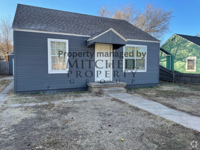 Building Photo - Spacious 2 bedroom 1 bath! Rental