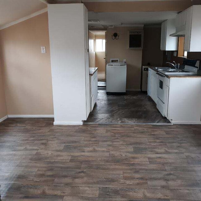 Building Photo - 2 A St