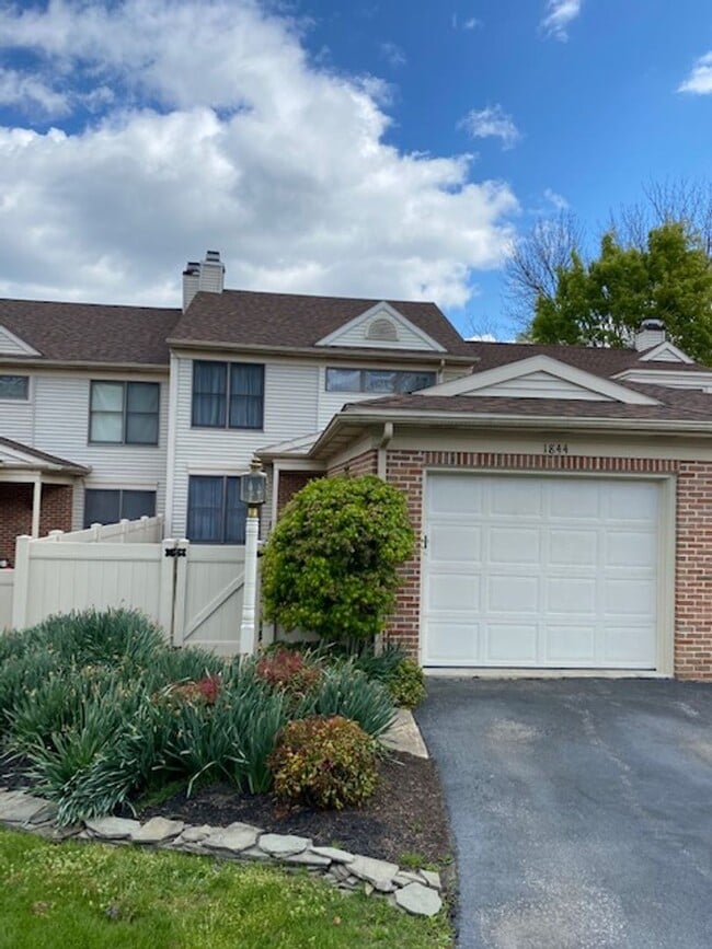 3 bedroom 4 bathroom home in Lancaster tow... - 3 bedroom 4 bathroom home in Lancaster tow...