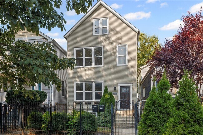 Building Photo - 2032 N Whipple St