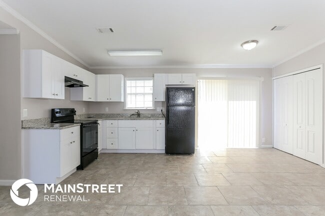 Photo - 7303 Thatcher Ave