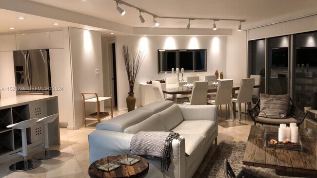 Photo - 5151 Collins Ave Unidad 532