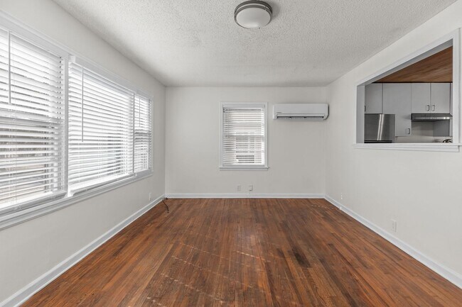 Photo - 801 E Mobile St Unit 1