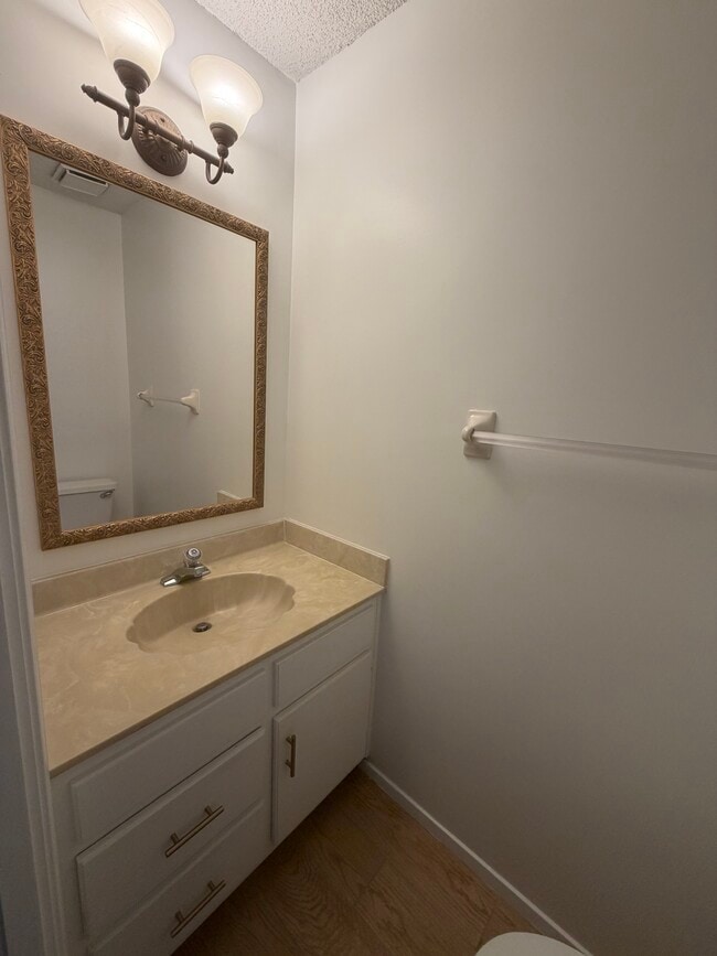 Half-bath 2 - 3093 Littlefield Cv