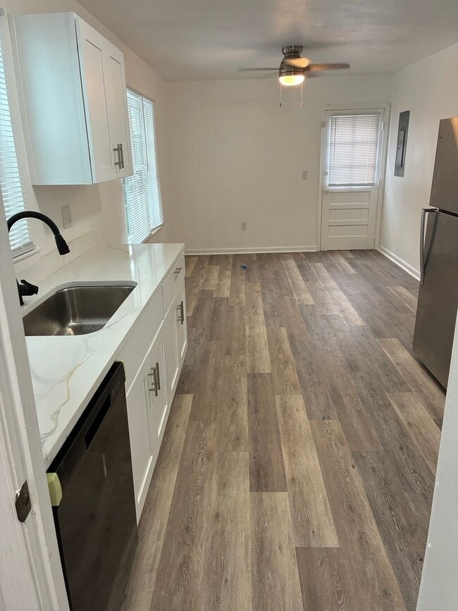 Building Photo - 116 Holland Cir