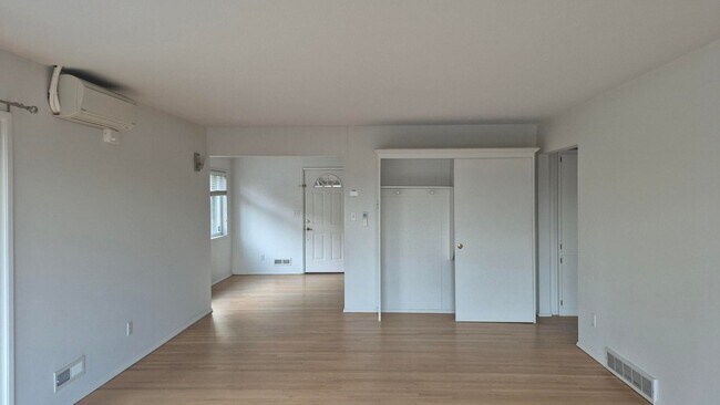 Photo - Amazing 2 Bedroom 1 Bath with View in NW P... Unidad Quimby Street NW 2761