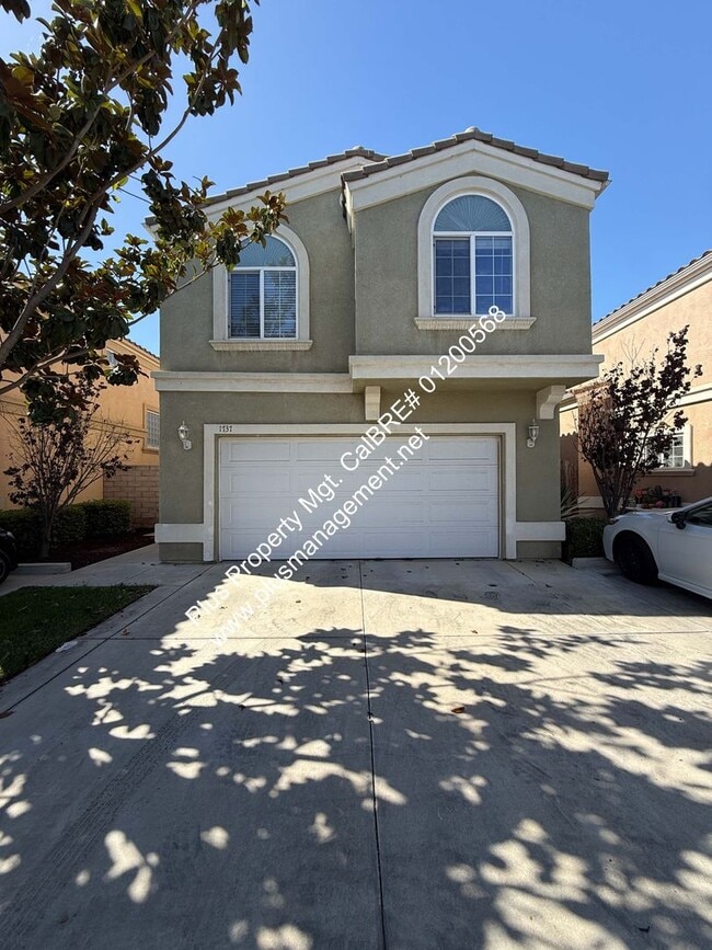 Centrally Located Large Two Story Home on ... - Centrally Located Large Two Story Home on ...