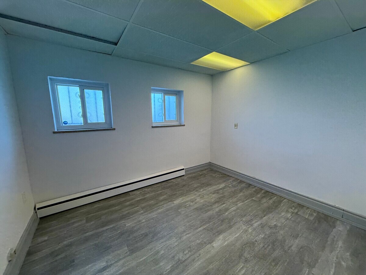 Photo - 2-1088 Fennell Avenue East Hamilton Ontario L8T 1R8