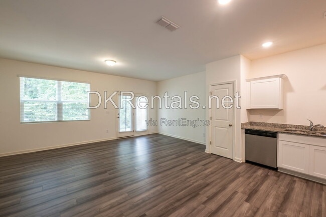 1651 Vernon Blvd
