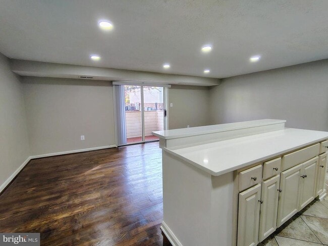 Photo - 12407 Hickory Tree Way Unidad 524