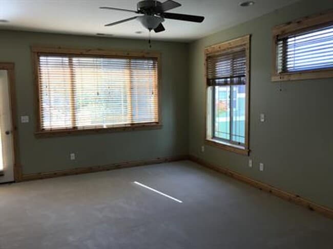 Building Photo - 4484 Alexander St Unit House