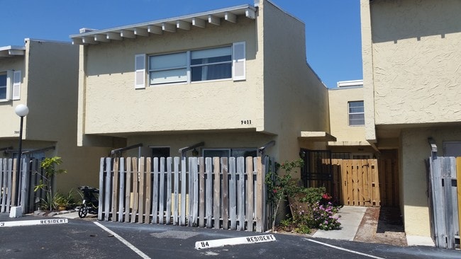 Photo - 9011 NE 4th Avenue Rd