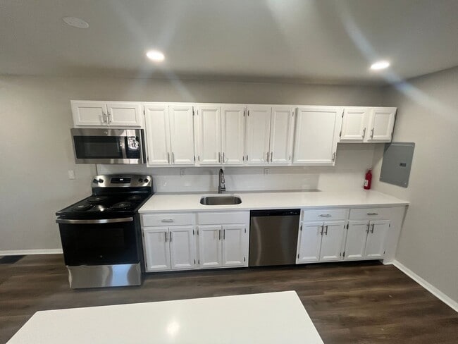 Photo - 611 Old Elm St Unit 3