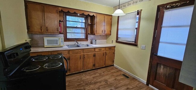 Building Photo - Cozy 2 Bed 1 Bath home for Rent!