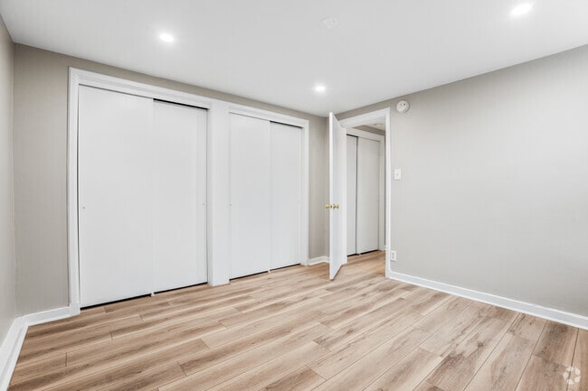 1 habitación, 1 baño - 490 pies cuadrados - Habitación - 1441 Harvard Street Apartments