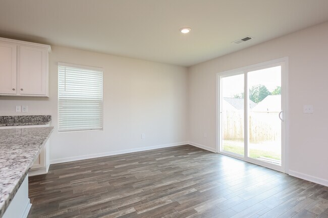 Photo - 2123 Southlea Dr