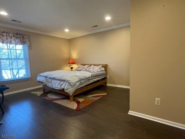 Photo - 28 Commonwealth Dr