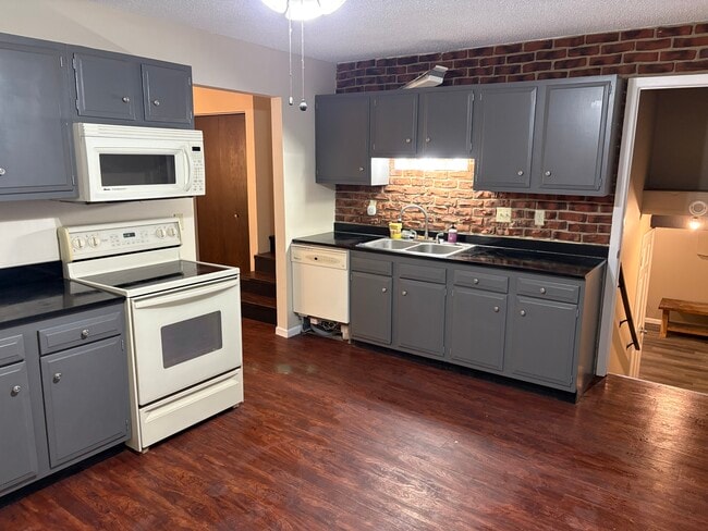 Photo - 6803 8th St N