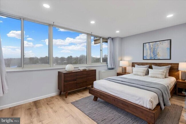 Photo - 4520 King St Unit 601