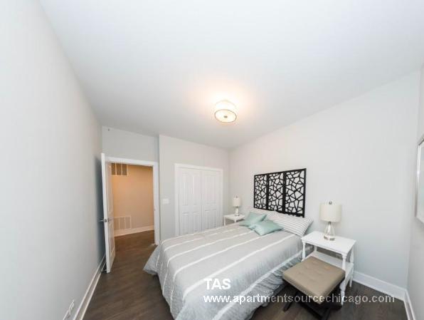 Photo - 2618 N Rockwell St Unit 2F