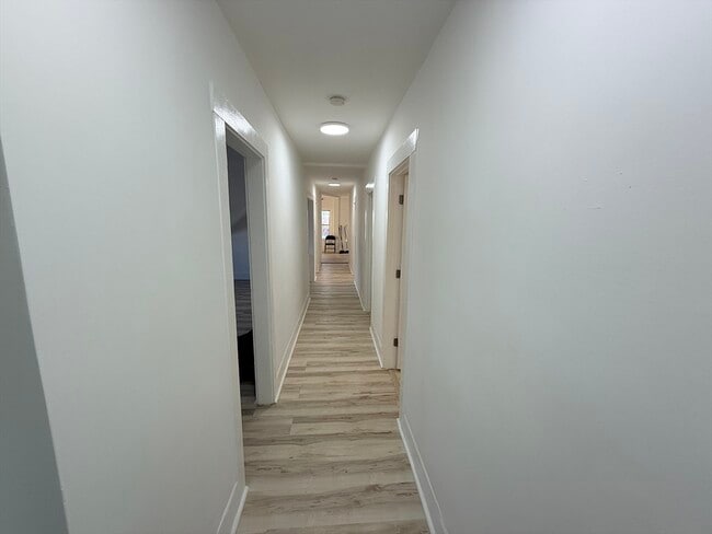 Building Photo - 97 Dean St Unit 3