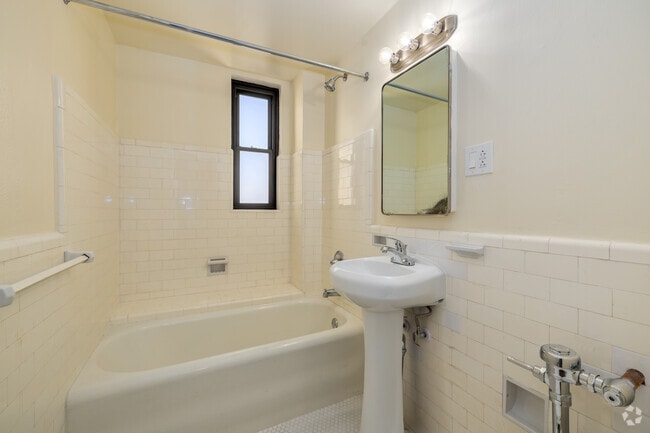 Studio - 500SF - Bathroom