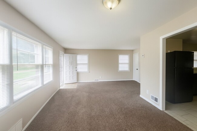 Photo - Charming 2 Bedroom 1 Bath Bungalow for Ren...